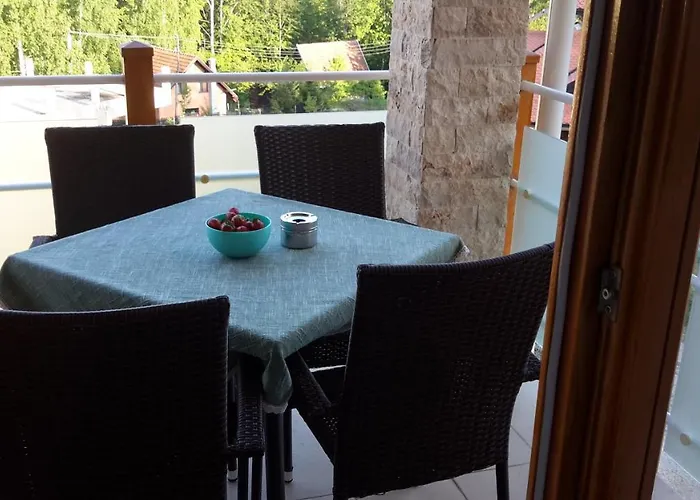 Апартаменты Sneznik - Naselje Zova